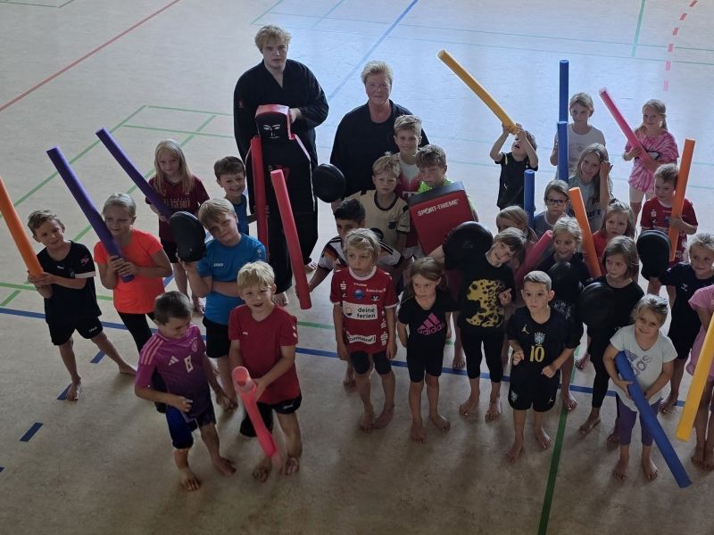 Gruppenbild mit eingesetztem Trainingsmaterial