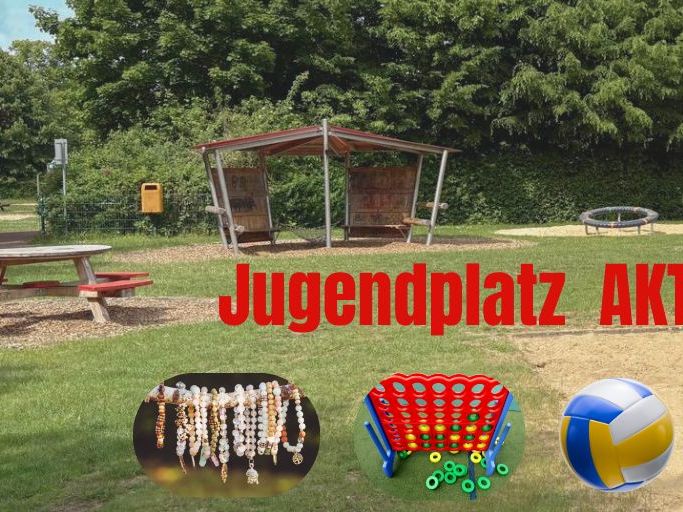 Foto vom Jugendplatz mit Symbolen zu den einzelnen Angeboten (Armbänder, Vier Gewinnt, Volleyball, Fußball)