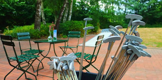 Minigolfanlage und Café im Schlosspark